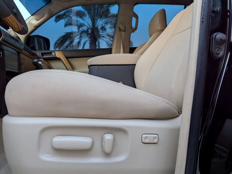 2019 TOYOTA PRADO VXR V6 4.0L GCC IN EXCELLENT CONDITION63700380630914114