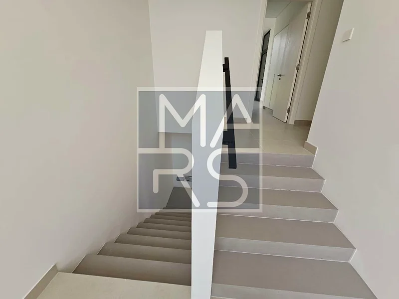 تاون هاوس فاخر بثلاث غرف نوم مع حمامات داخلية | زاوية.63700015591170113