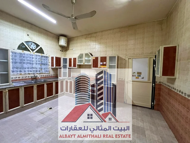 فيلا فاخرة للبيع في الروضة 3 – عجمان 📍 الموقع: تقع الفيلا في الروضة 3، عجمان، إحدى أكثر المناطق السكنية نشاطاً و63877988726018114