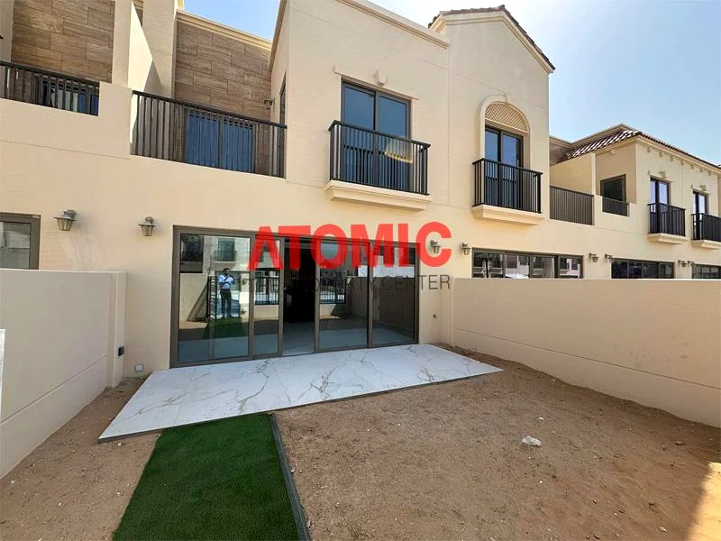 3 غرف نوم + غرفة خادمة | إطلالة على البحيرة | شارع الياسمين63727973655171111
