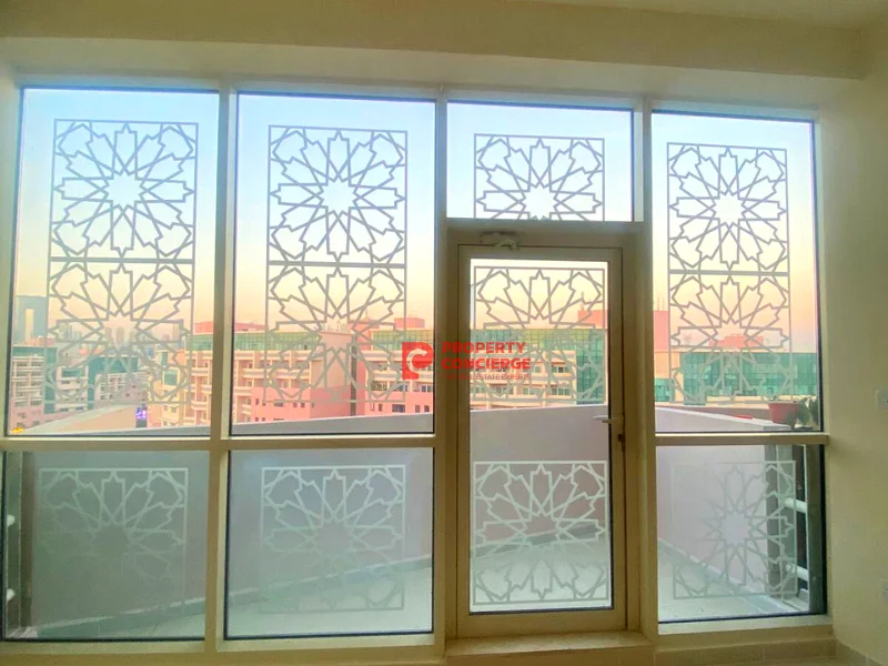 استوديو مُعاد تأهيله بالكامل مع شرفة كبيرة وإطلالة على الطريق63729679448323112