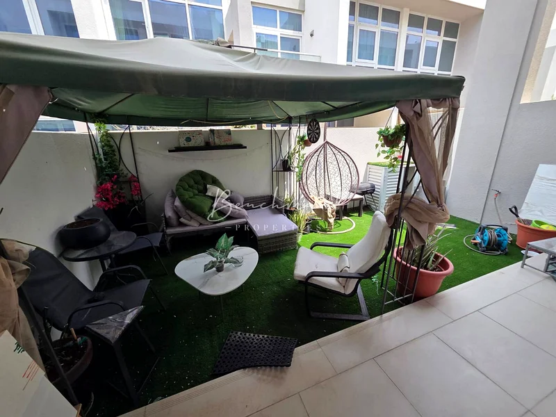 Upgraded / Landscaped / Semi Furnished / 4 cheques63741058191490112