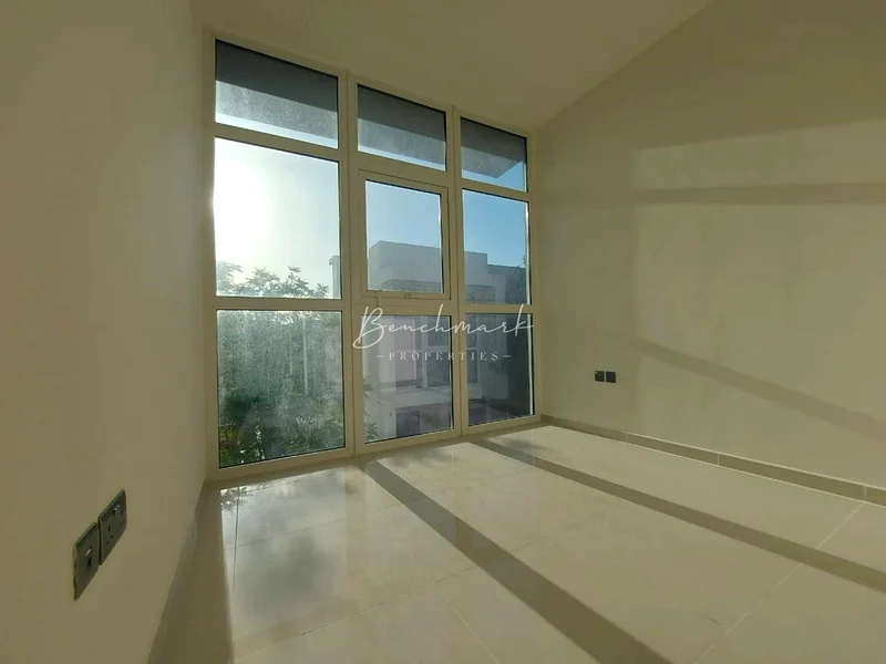 Upgraded / Landscaped / Semi Furnished / 4 cheques63741058191490114