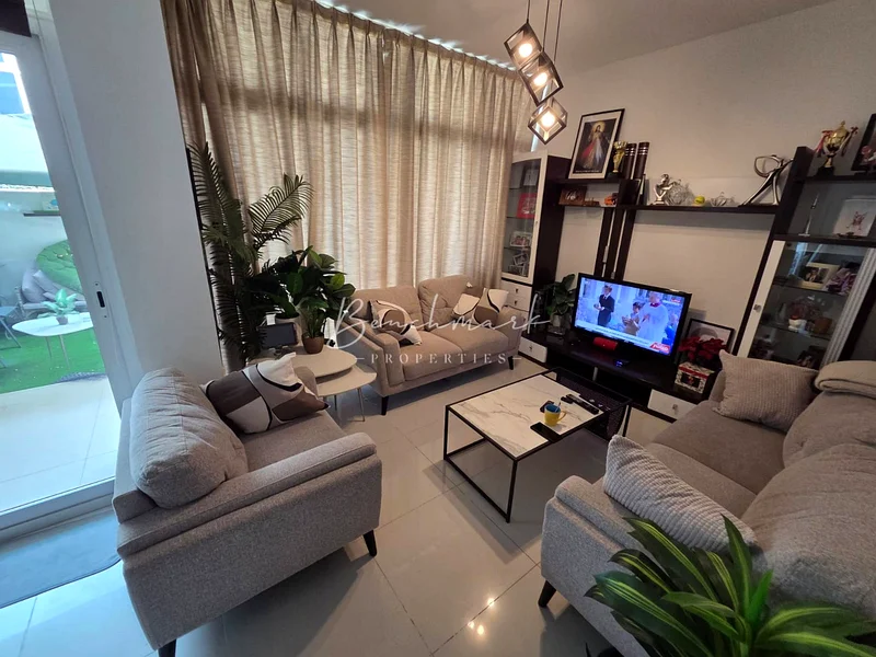 Upgraded / Landscaped / Semi Furnished / 4 cheques63741058191490110