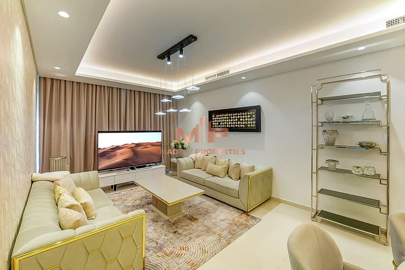 شقة بثلاث غرف نوم في الزاوية | طابق عالٍ | إطلالة على البرج63790446252418113