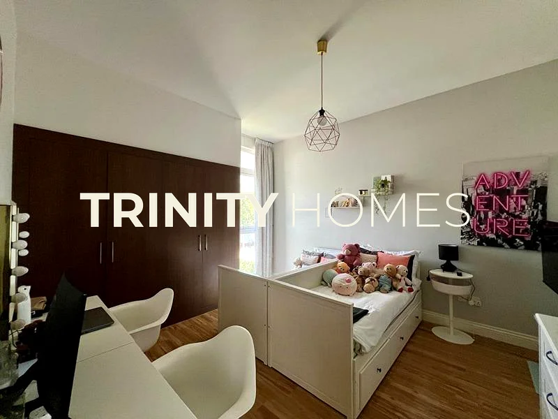 Fully Upgraded Unit | Single Row | Semi-Detached63925859590915114