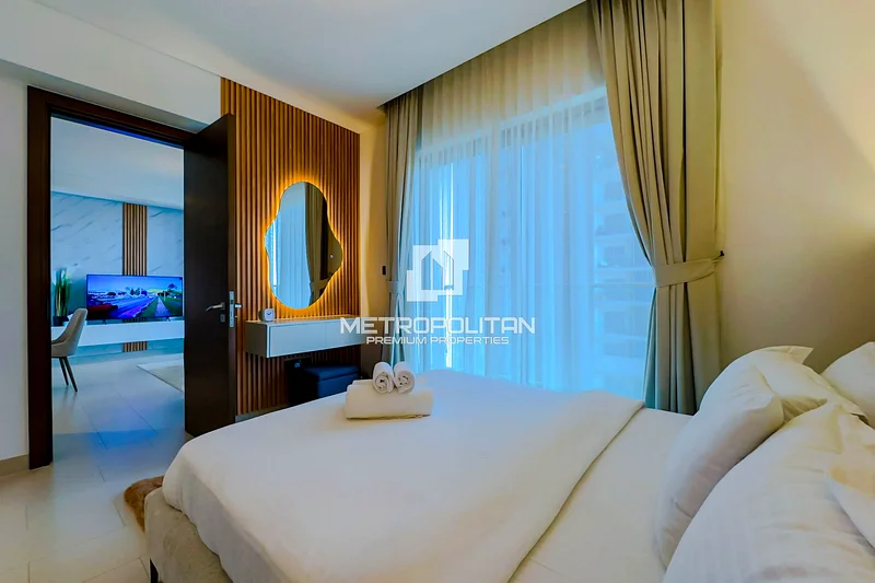 Fully Furnished | Fully Upgraded | Pool View64016940405250114