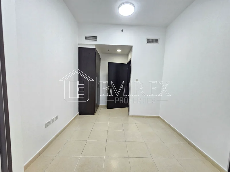 Hot Deal | Lake View | Prime Location63933916954626113