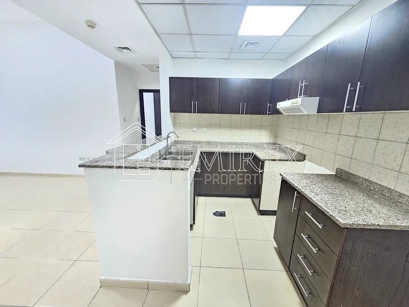 Hot Deal | Lake View | Prime Location63933916954626112