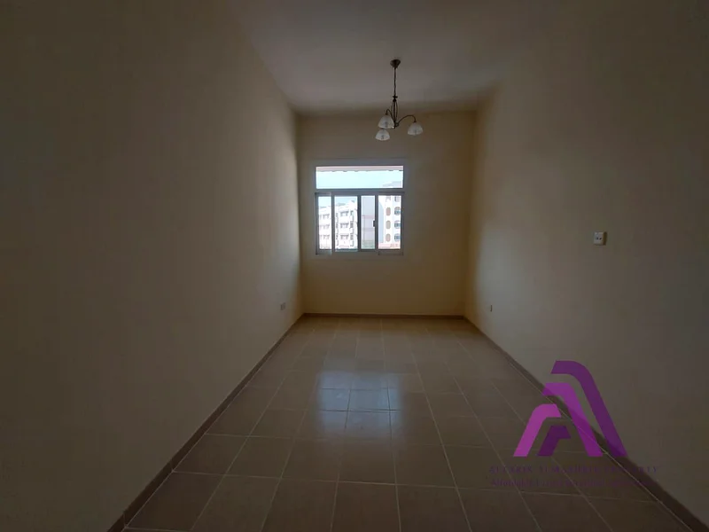 شقة من غرفتين متاحة للإيجار مع شرفة وصيانة مجانية63742936907777114