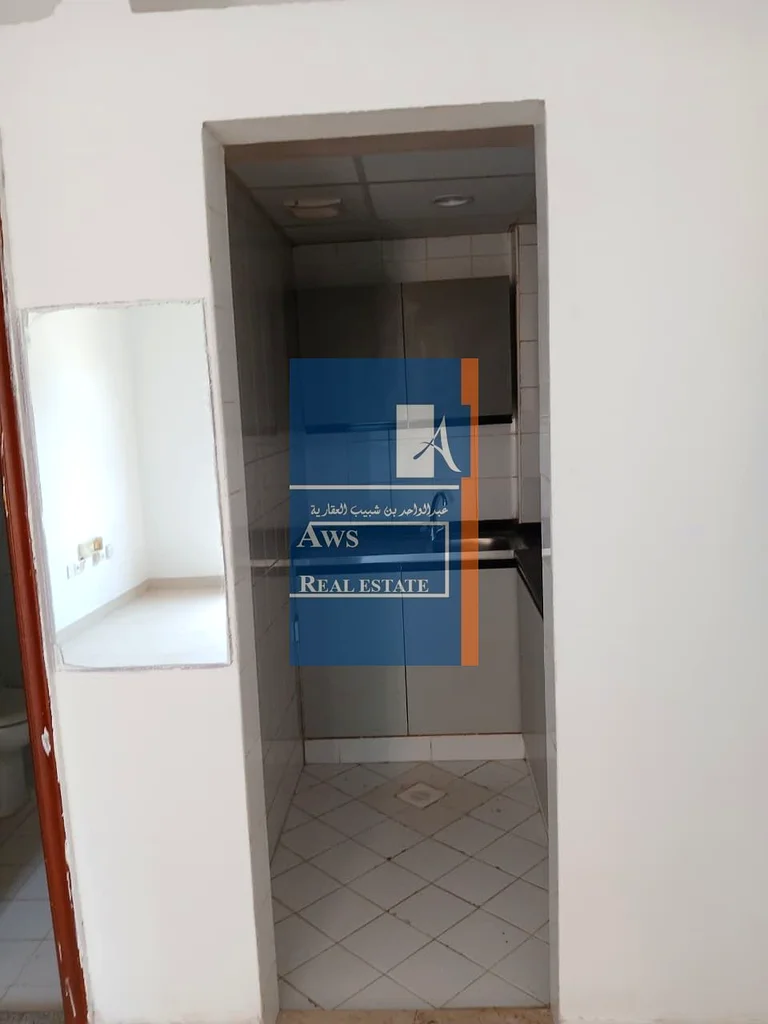 استوديو بأسعار معقولة في ديرة، مناسب للعازبين، قريب من المستلزمات اليومية63737826851714113
