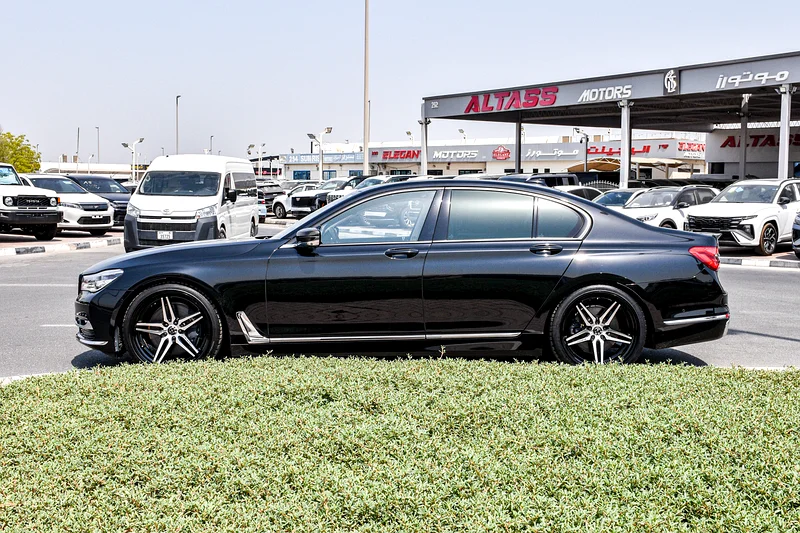 2017 - BMW 750I - IMMACULATE CONDITION - ONLY 66,000 KM DONE63699047649281114