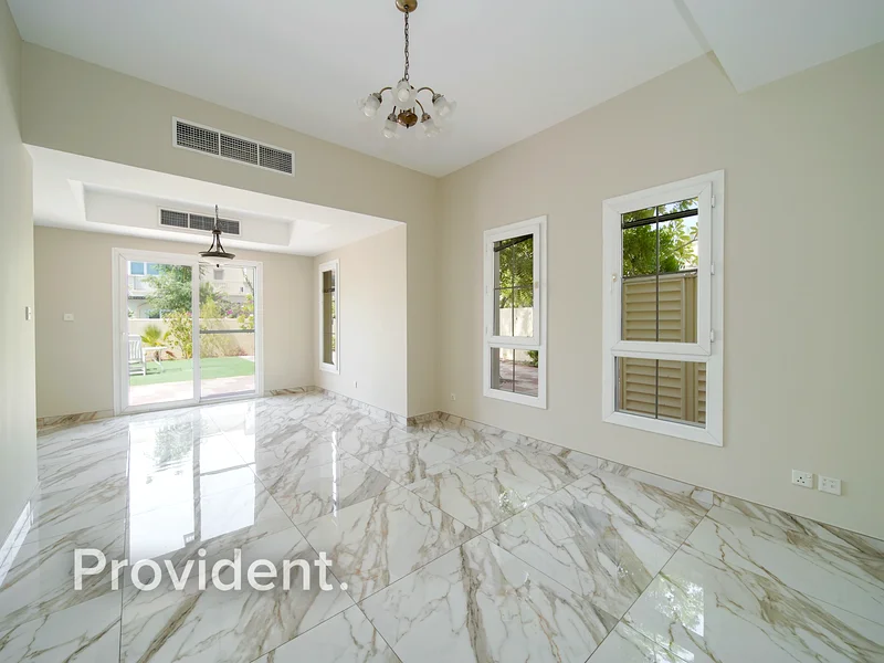 Huge Plot | Upgraded Throughout | Vacant Now63729125979649111