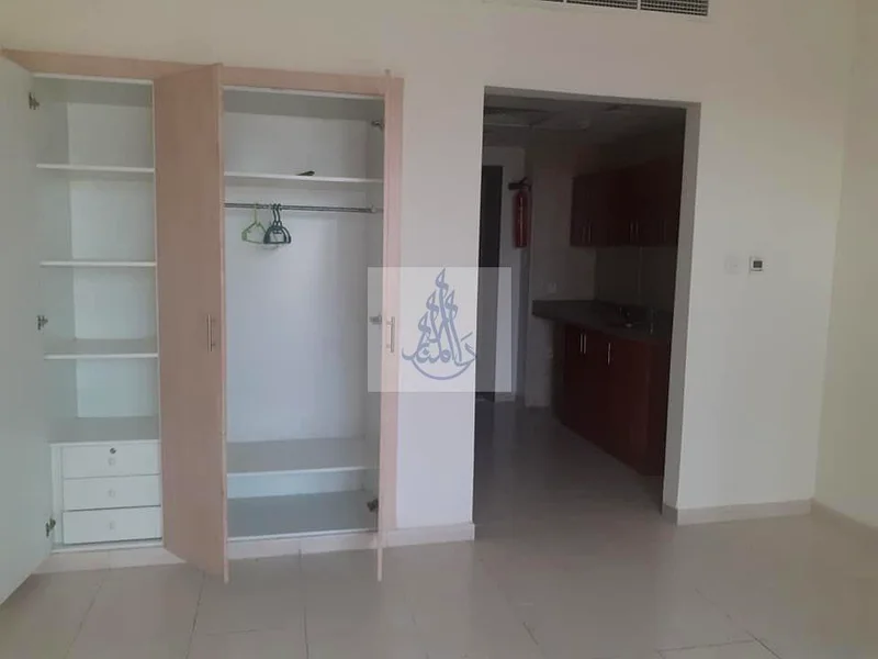 استوديو واسع للإيجار مع شرفة في كلاستر المغرب، المدينة الدولية63741714927745112