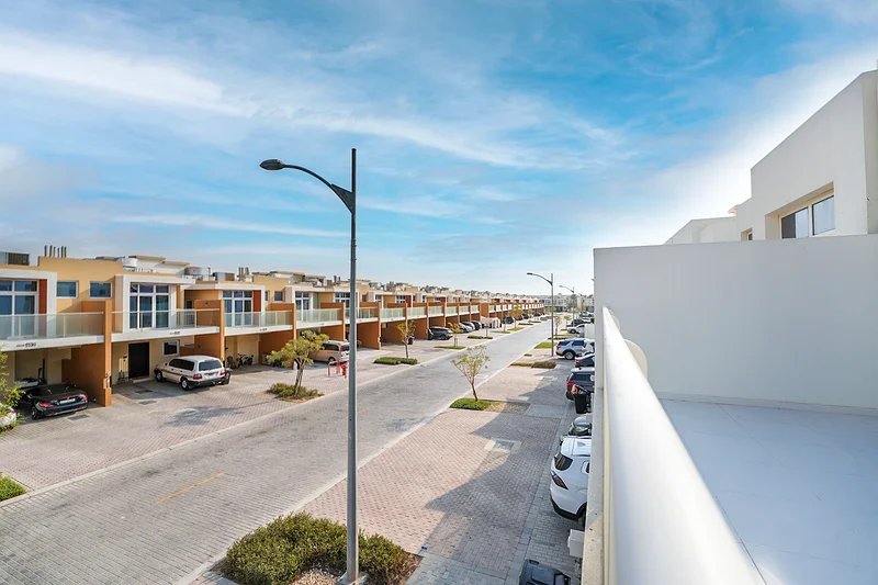 SPACIOUS TOWNHOUSE/PRIVATE YARD/DAMAC HILLS 263828706592899114