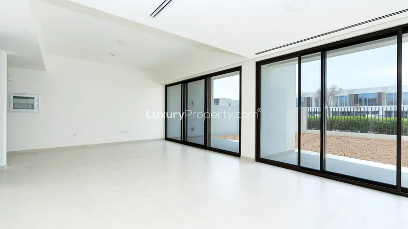 Single Row | 3BR Plus Maid | Near Beach63947307257091112