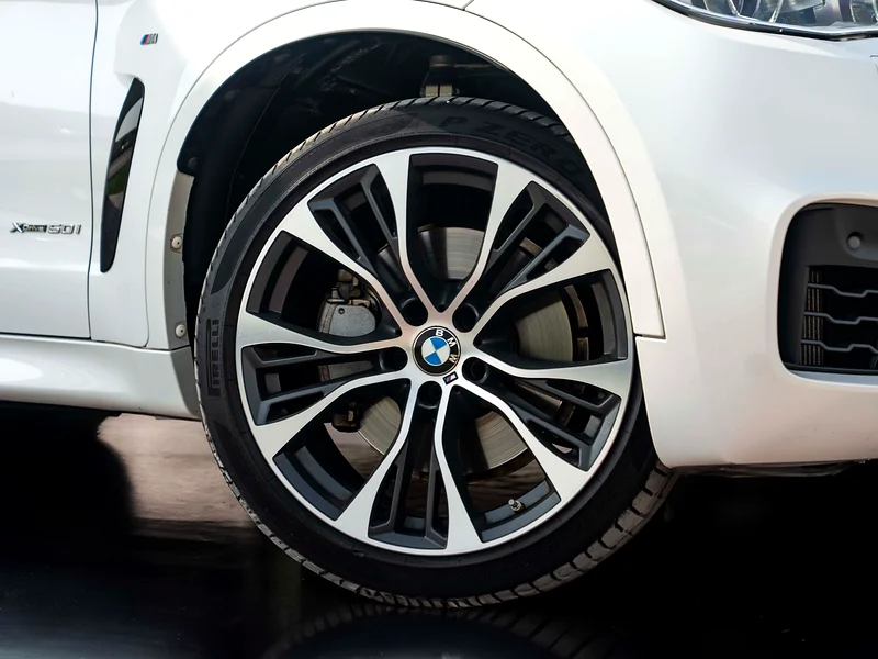 BACK-TO-SCHOOL DEALS • SPORT SUV • XDrive50i M Sport • FULL-SERVICE HISTORY • GCC63700381111170114