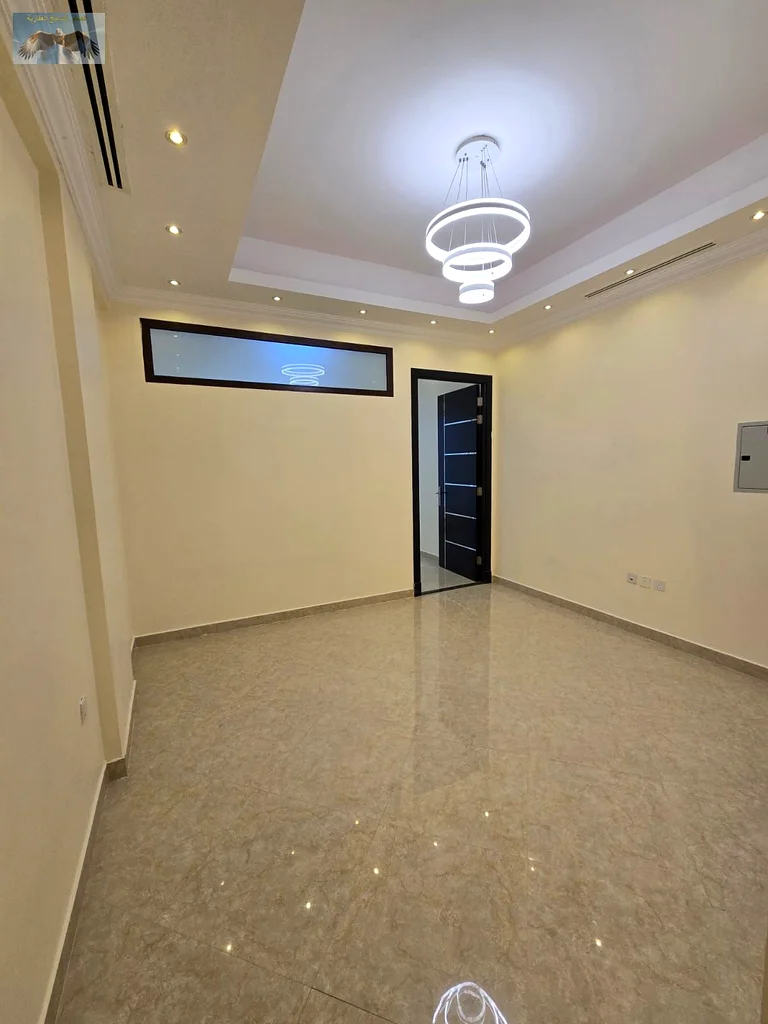 غرفة نوم واحدة وصالة في موقع هادئ وراقي في الروضة 3 🏡 ✅ دفعات مرنة: 4 أو 6 شيكات ✅ وديعة أمان63719425913602114