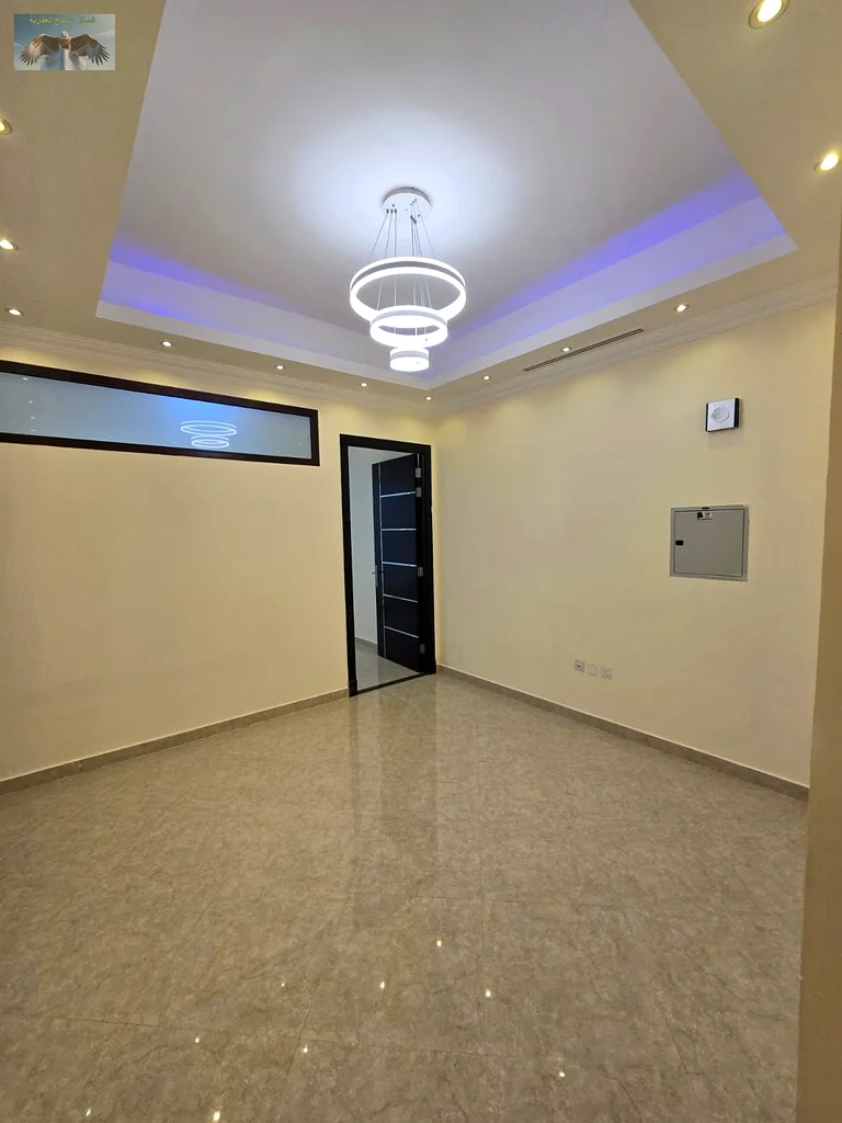 غرفة نوم واحدة وصالة في موقع هادئ وراقي في الروضة 3 🏡 ✅ دفعات مرنة: 4 أو 6 شيكات ✅ وديعة أمان63719425913602113