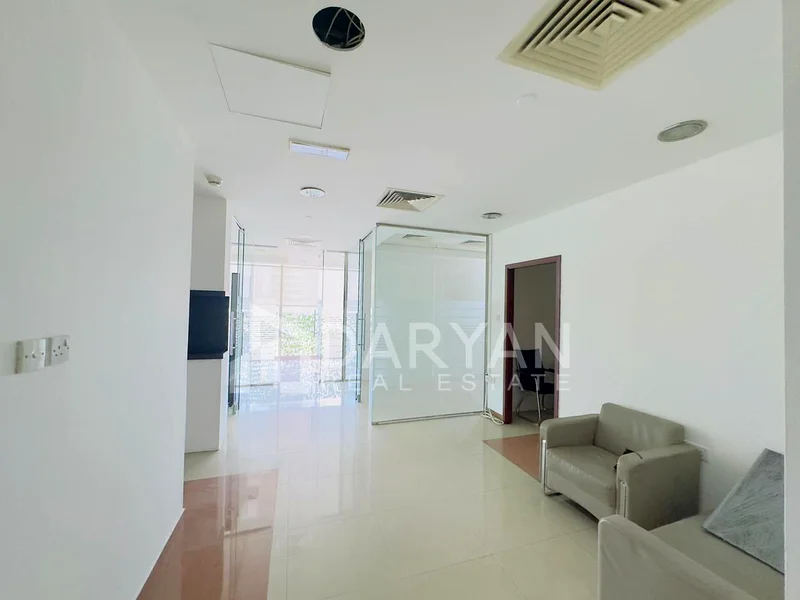 الطابق العالي | مركز الأعمال | مفروش بالكامل63815914406530110