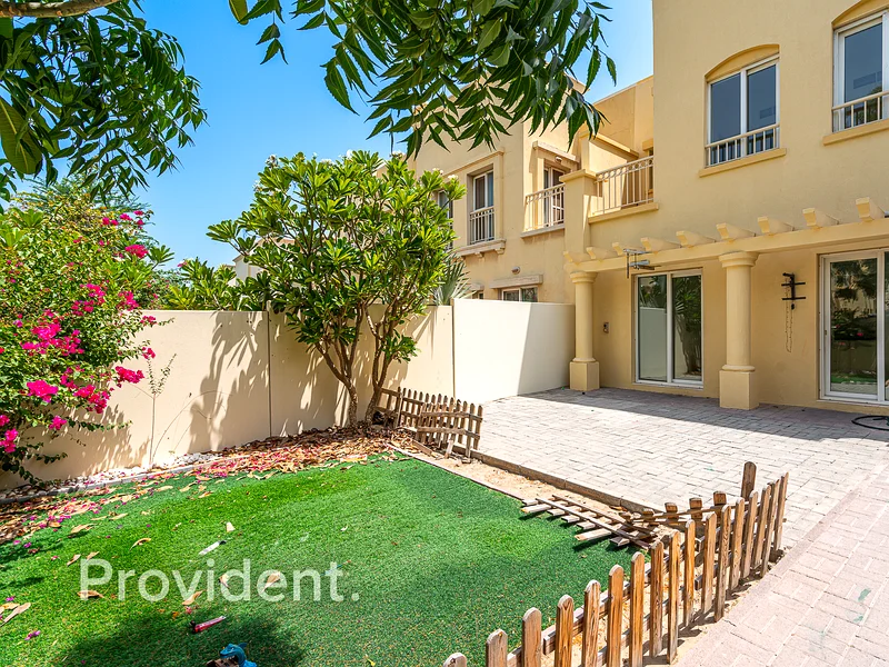 Vacant | Back To Back | Close To Park and Pool63728636834691110