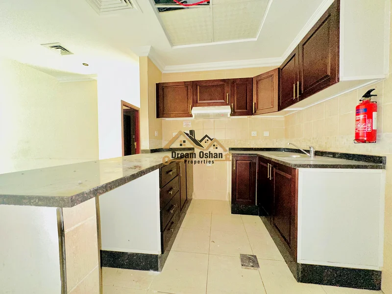 بناء العائلة مع جميع أماناتا / بالقرب من المدرسة الهندية63747445775363114
