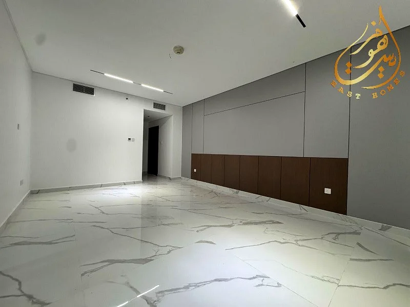 شقة مُجددة ومرتفعة ومُحدثة، بإطلالة على النخيل!63777631046402114