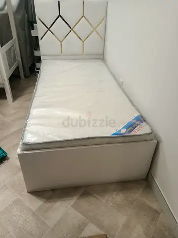 Hi, I want to sell single Bed With Mattress brand-new