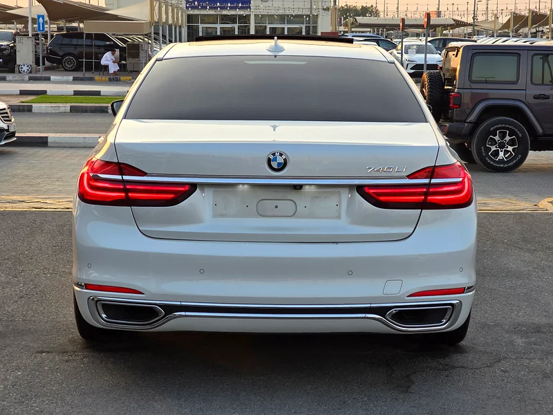 BMW LI GCC63699047657602112