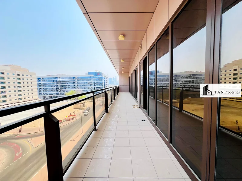 بدون عمولة | شقة واسعة من 4 غرف نوم + غرفة خادمة | تشطيبات حديثة | موقع متميز63768441028609110