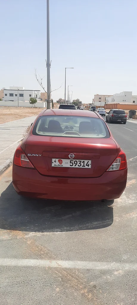Nissan sunny 201263699057866881111