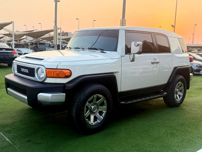 (2023) TOYOTA FJ //GCC//FULL OPTION//LOW MILLAGE//EXCELLENT CONDITION//63700380424835112