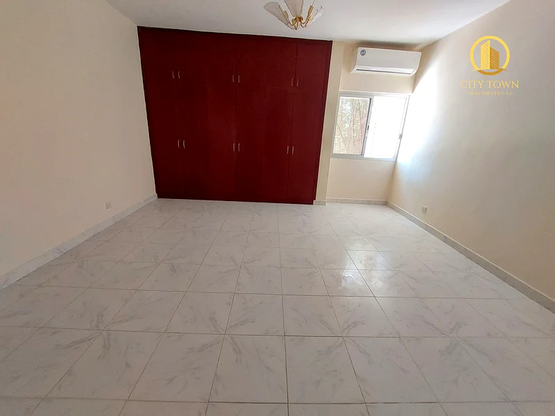 فيلا واسعة مكونة من 3 غرف نوم مع غرفة للخادمة ومنطقة ل Estacionamiento! منطقة الشارقة!63812708112770114