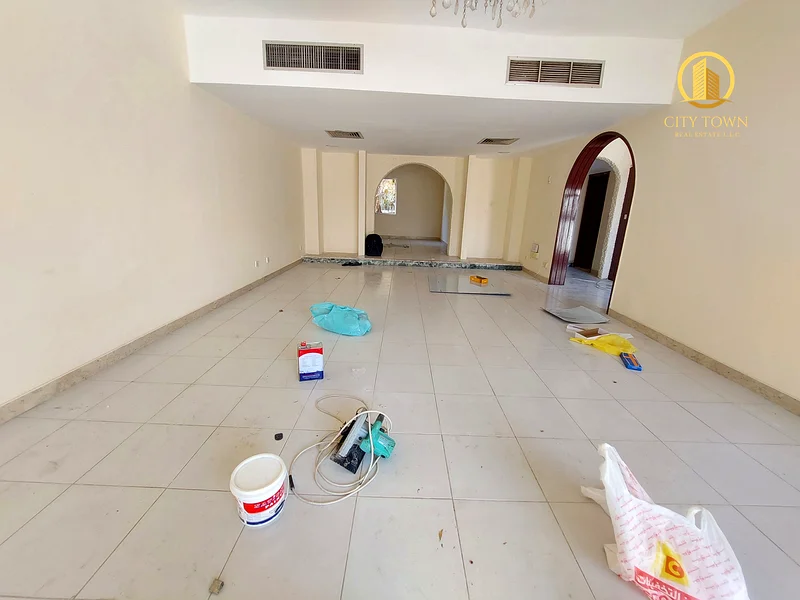 فيلا واسعة مكونة من 3 غرف نوم مع غرفة للخادمة ومنطقة ل Estacionamiento! منطقة الشارقة!63812708112770111