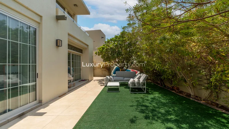 Upgraded | Landscaped | Extended Plot63727208111235110