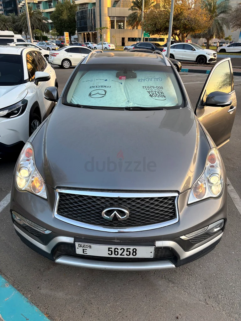 InfintiQx50- women driven- GCC specs- low mileage - Super clean63699030305410111