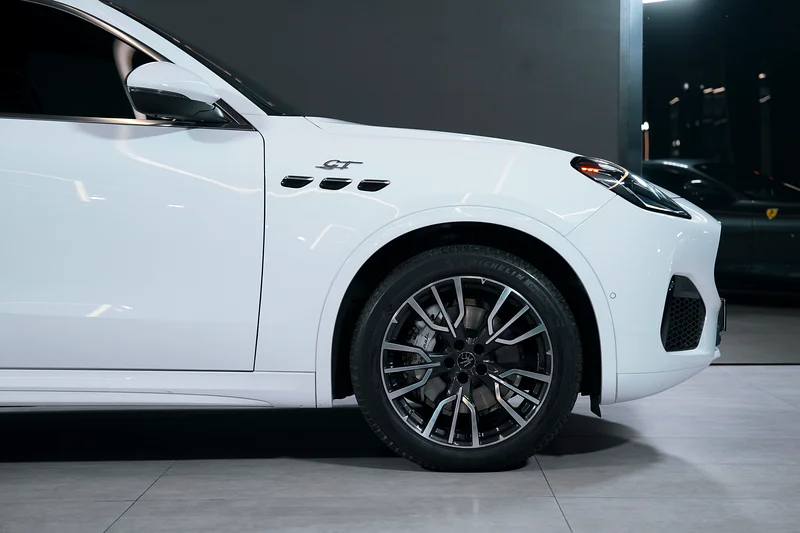 MASERTATI GRECALE BRAND NEW CONDITION63699026143235114