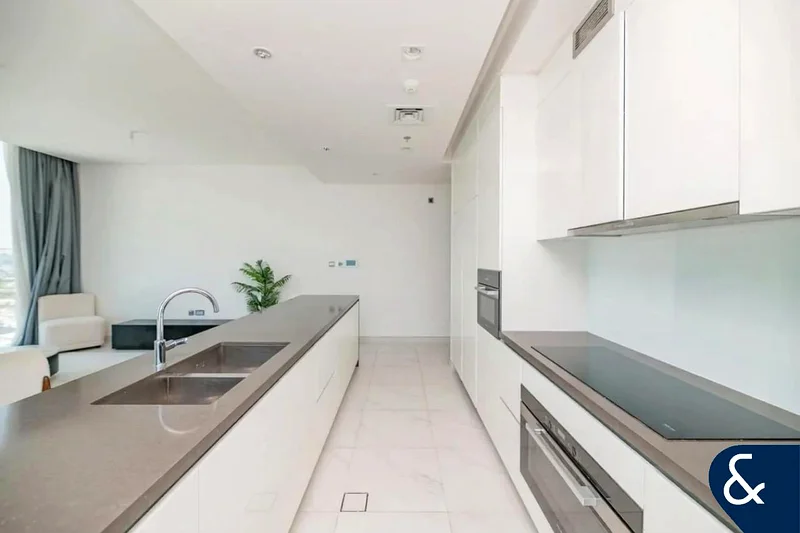 Vacant | Skyline View | Corner Unit64006393921795110