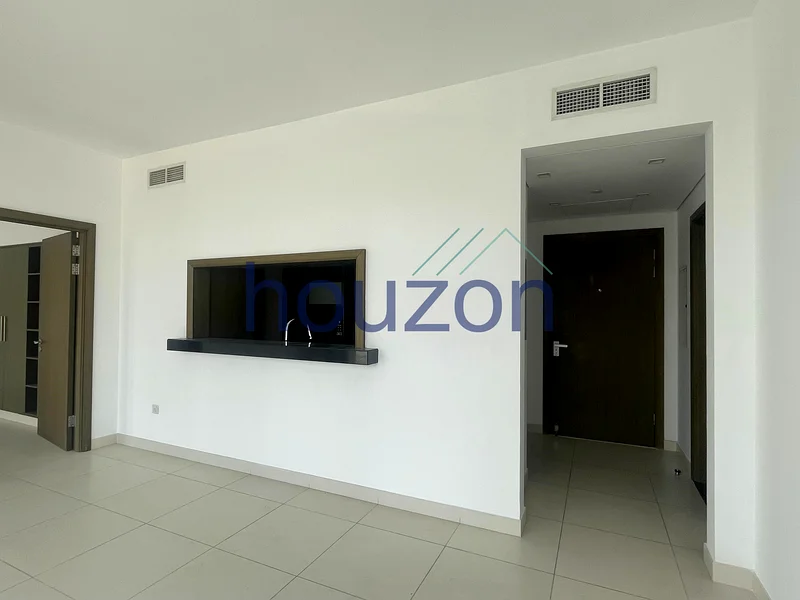 Spacious 1BR | Burj View | Higher floor63770419976451112