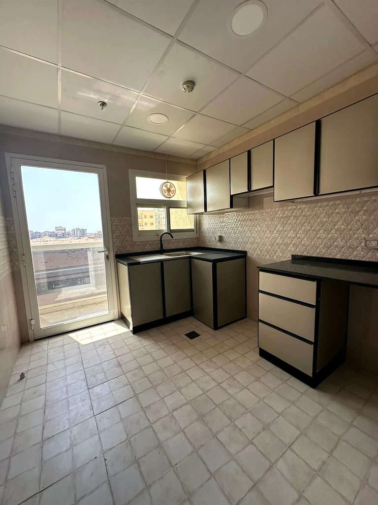 Two rooms and a hall with 3 bathrooms with a balcony with an excellent view and open, a separate hall with a distributor, the two master rooms with an63713791177857111