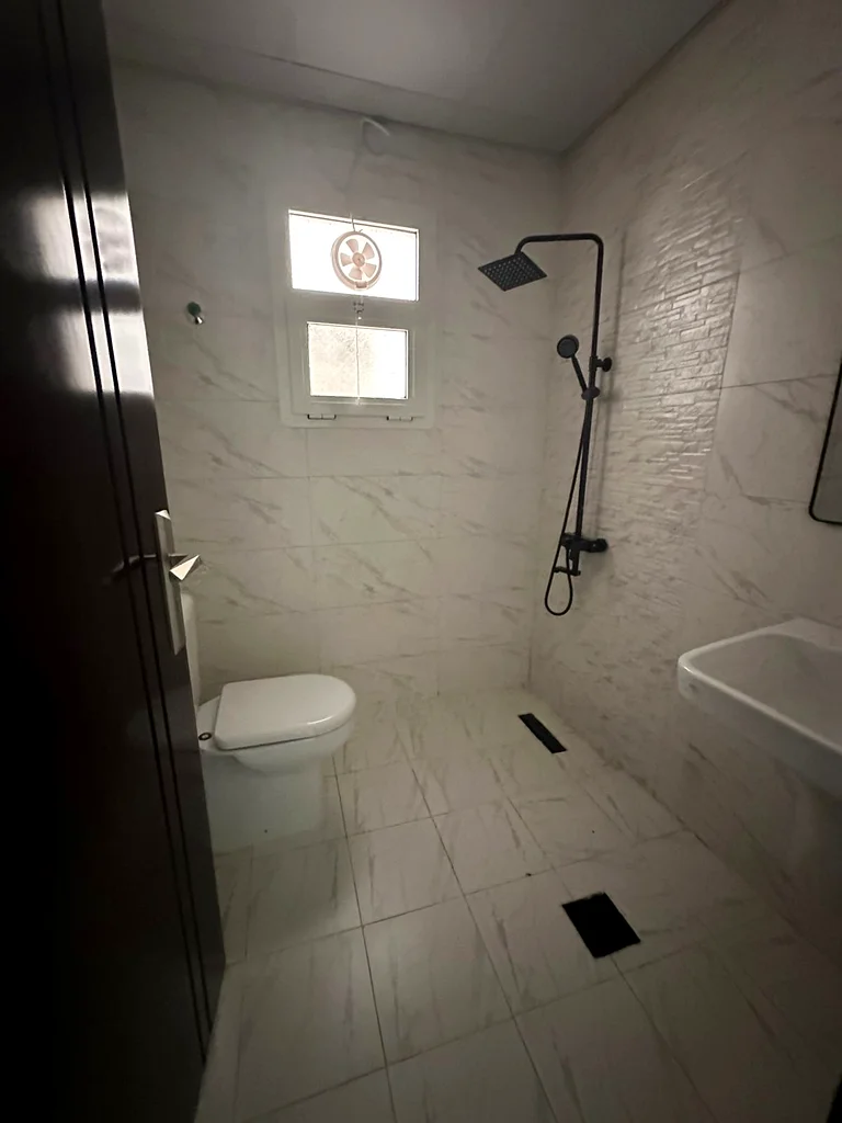 Two rooms and a hall with 3 bathrooms with a balcony with an excellent view and open, a separate hall with a distributor, the two master rooms with an63713791177857112