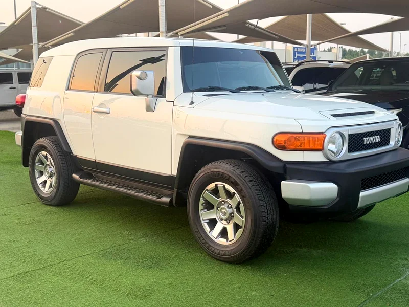 (2023) TOYOTA FJ //GCC//FULL OPTION//LOW MILLAGE//EXCELLENT CONDITION//63700380424835111
