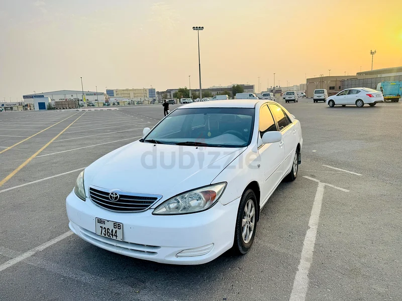 تويوتا كامري 2004 سيارة عائلية بيضاء أوتوماتيكية بالكامل63699049616514112