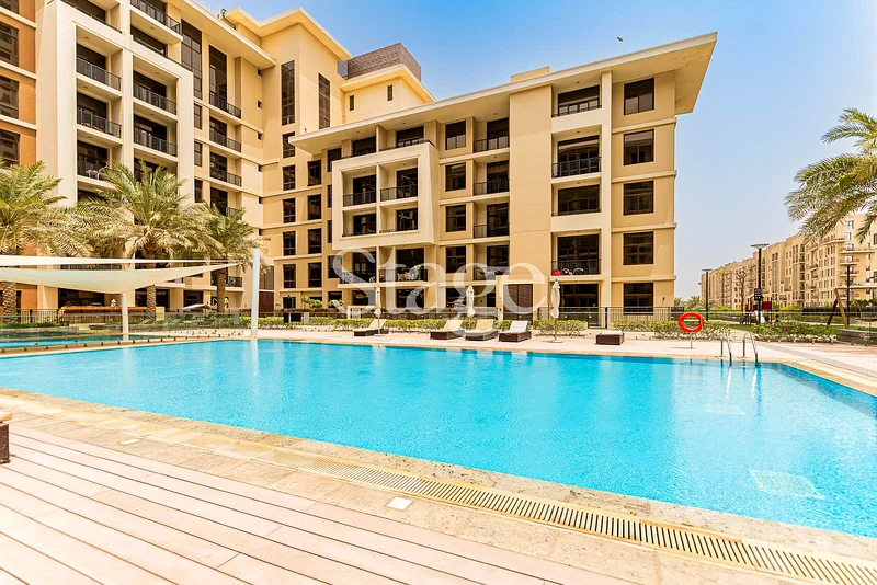 بريميوم | تراس كبير مع وصول إلى المسبح | شاغر63951282763011110