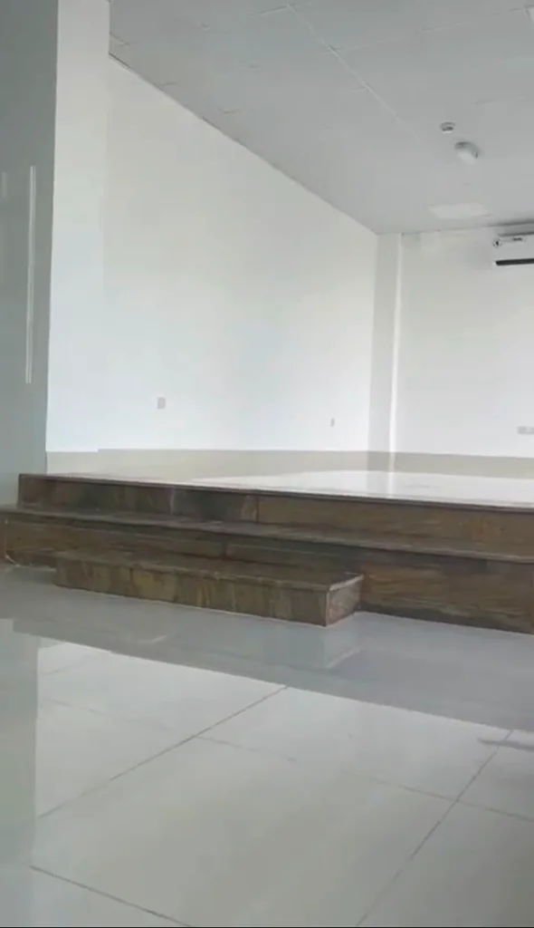 ✨ متجر تجزئة للإيجار في الشارقة – المجاز 1 ✨ 📍 الموقع: مقابل مسجد النور مباشرة، المجاز 1 – الشارقة63816452109569112