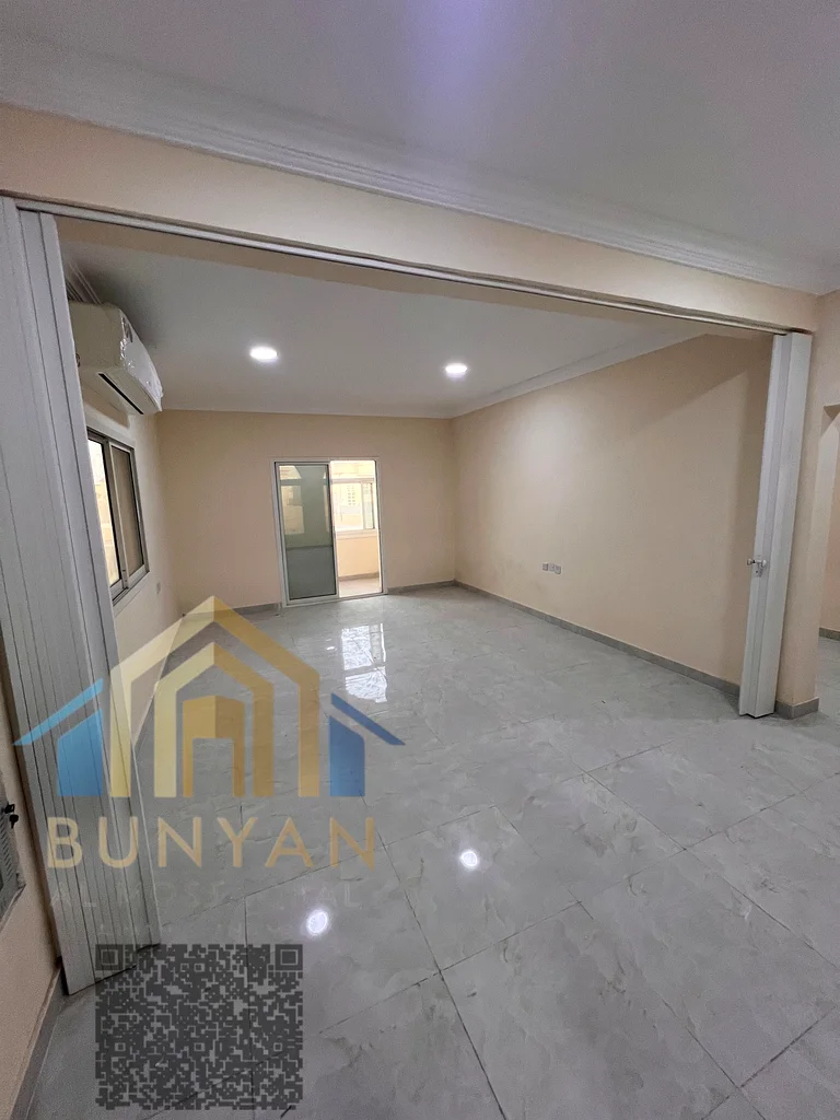 🔑 رمز العقار: 207 📢 فرصة تأجير ممتازة في عجمان – الروضة 3 شقة جديدة بالكامل لمستأجر أول، تتكون من غرفة نوم واحدة + صالة، مصممة ب63719604342274113