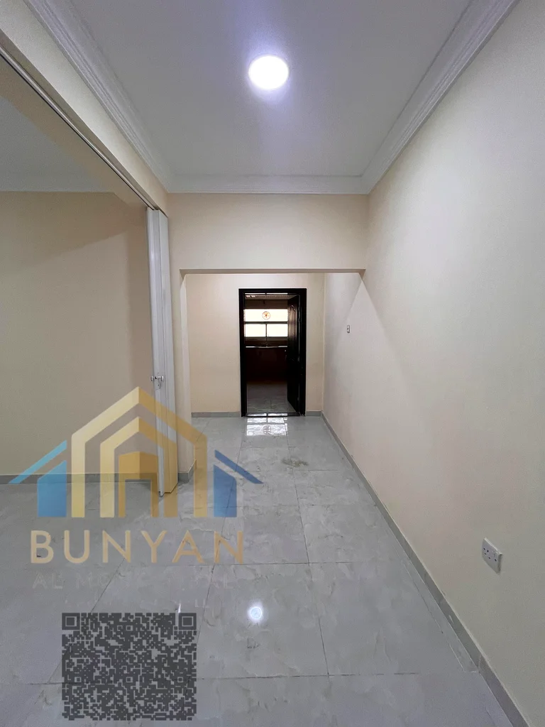 🔑 رمز العقار: 207 📢 فرصة تأجير ممتازة في عجمان – الروضة 3 شقة جديدة بالكامل لمستأجر أول، تتكون من غرفة نوم واحدة + صالة، مصممة ب63719604342274111