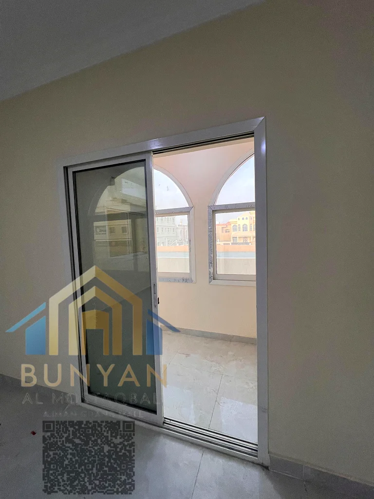 🔑 رمز العقار: 207 📢 فرصة تأجير ممتازة في عجمان – الروضة 3 شقة جديدة بالكامل لمستأجر أول، تتكون من غرفة نوم واحدة + صالة، مصممة ب63719604342274114