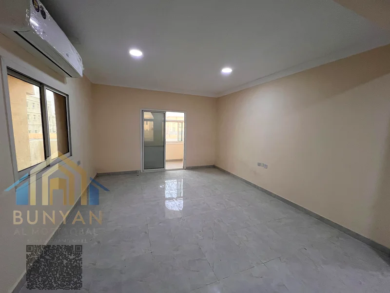 🔑 رمز العقار: 207 📢 فرصة تأجير ممتازة في عجمان – الروضة 3 شقة جديدة بالكامل لمستأجر أول، تتكون من غرفة نوم واحدة + صالة، مصممة ب63719604342274110
