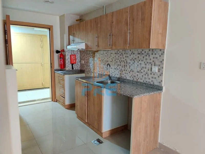 شقة ب studio مع شرفة غير مؤثثة خالية63779080433026114
